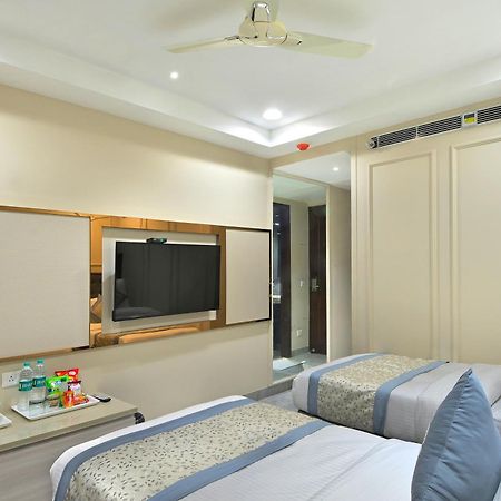 Hotel Sapphire House - 3 Mins Walk From Metro And 5 Mins From Rail Station Yeni Delhi Dış mekan fotoğraf