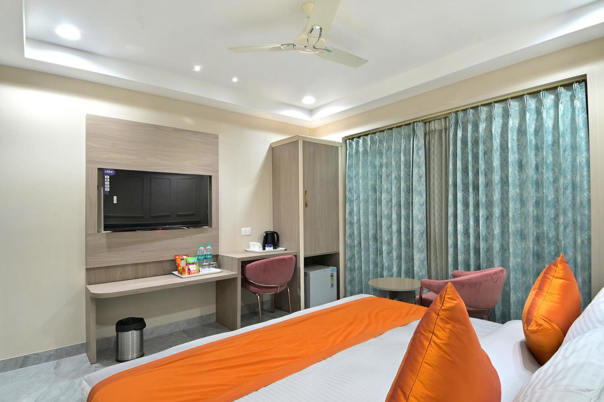 Hotel Sapphire House - 3 Mins Walk From Metro And 5 Mins From Rail Station Yeni Delhi Dış mekan fotoğraf