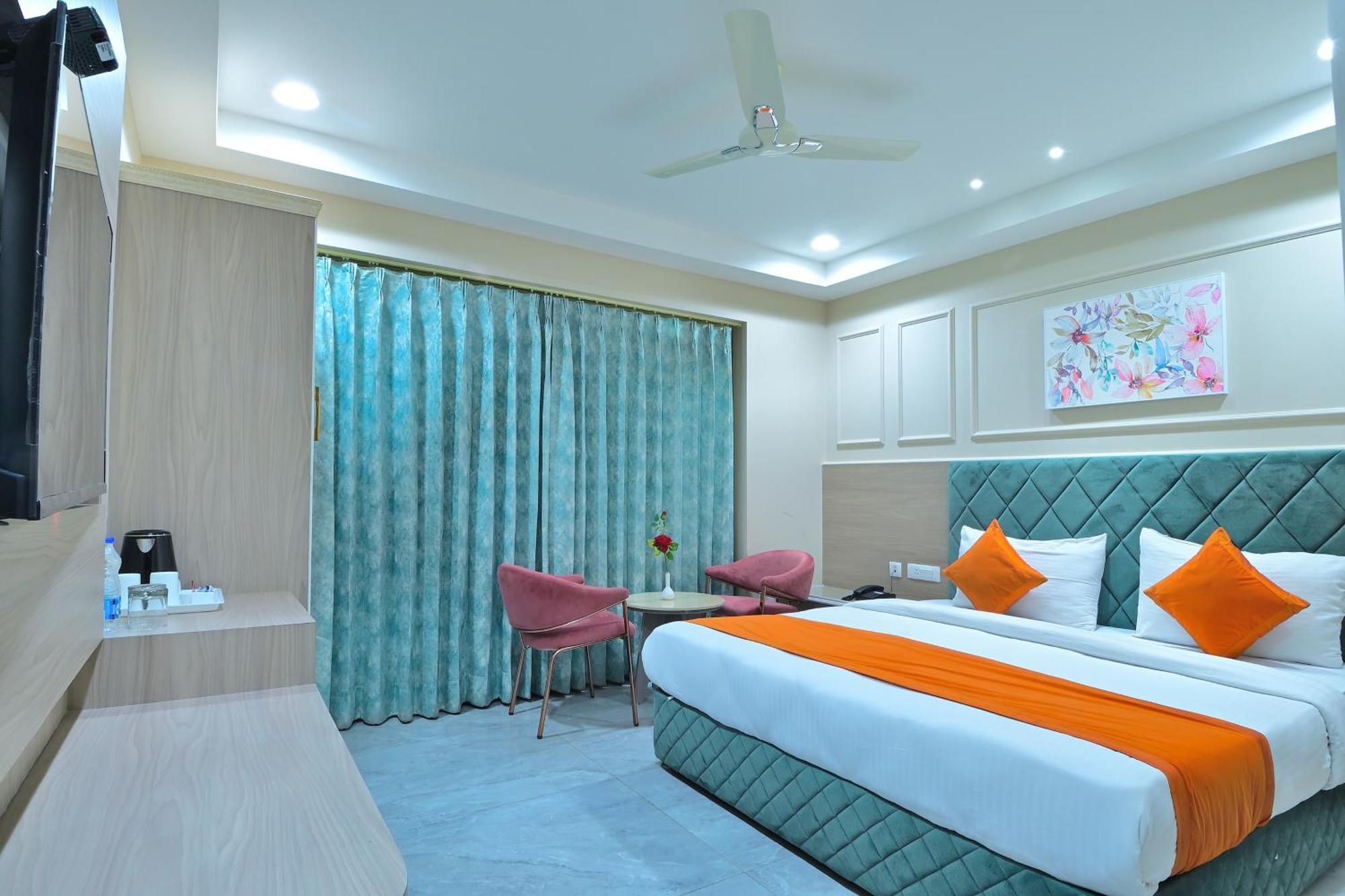 Hotel Sapphire House - 3 Mins Walk From Metro And 5 Mins From Rail Station Yeni Delhi Dış mekan fotoğraf