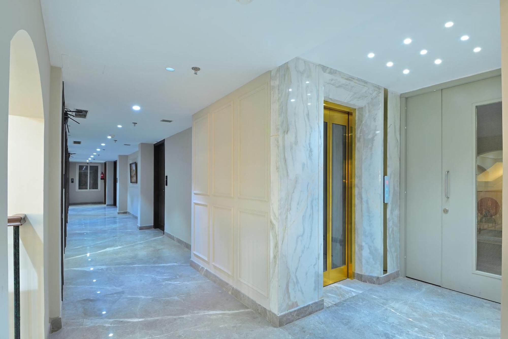 Hotel Sapphire House - 3 Mins Walk From Metro And 5 Mins From Rail Station Yeni Delhi Dış mekan fotoğraf