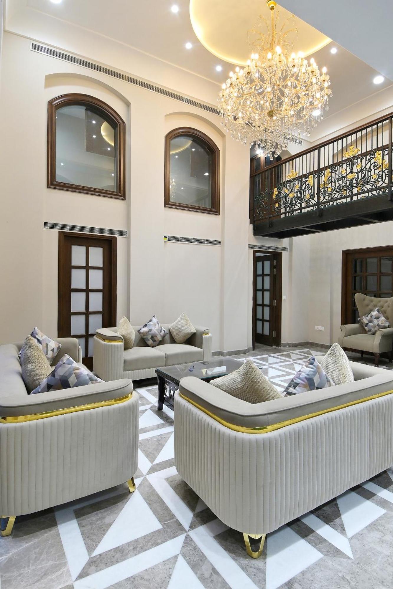 Hotel Sapphire House - 3 Mins Walk From Metro And 5 Mins From Rail Station Yeni Delhi Dış mekan fotoğraf