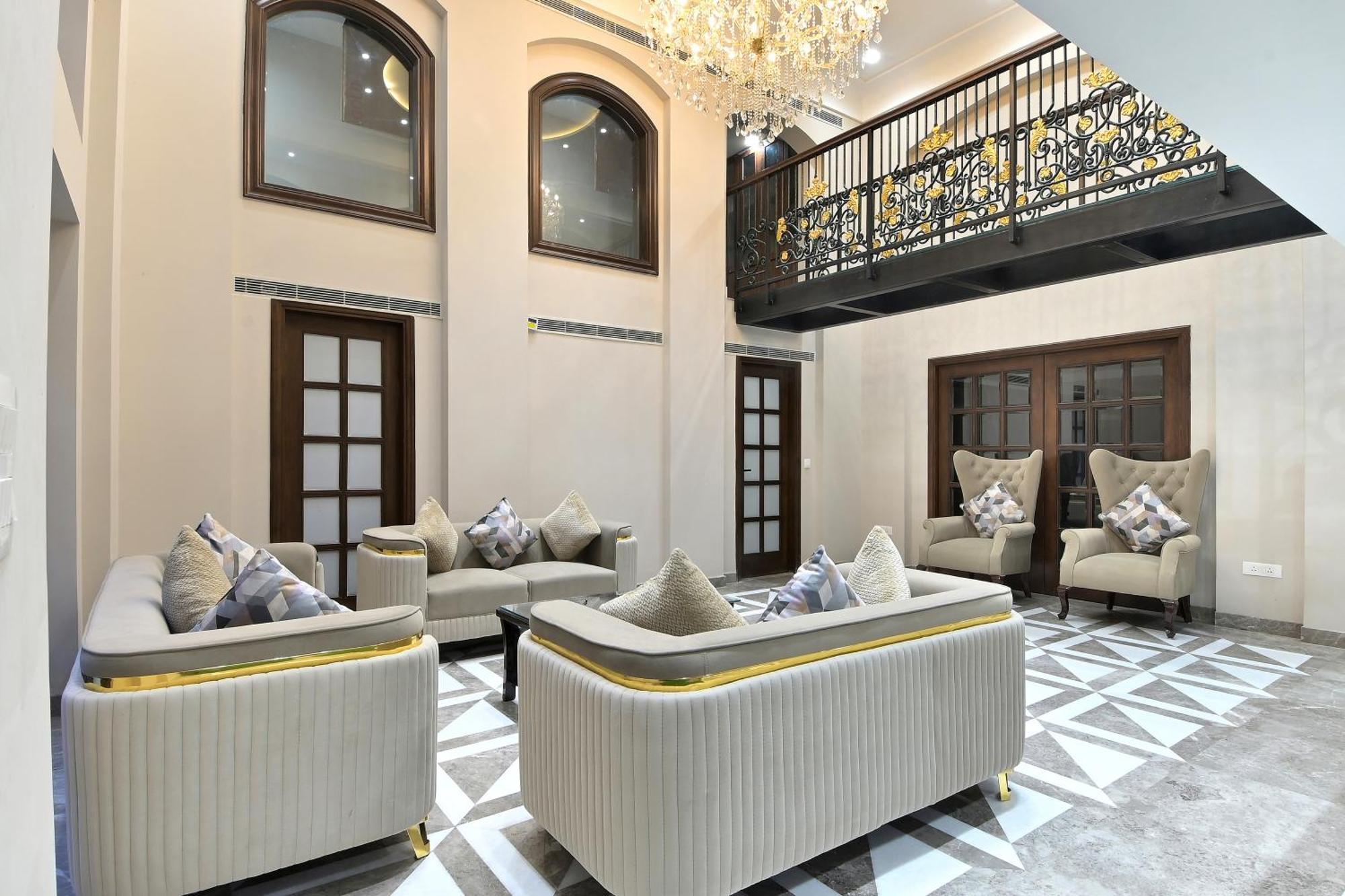 Hotel Sapphire House - 3 Mins Walk From Metro And 5 Mins From Rail Station Yeni Delhi Dış mekan fotoğraf